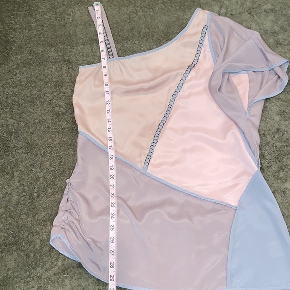 Anthropologie LuPruia One Shoulder Blouse Silver Chain Detail Muted Rose Size M - Picture 8 of 11